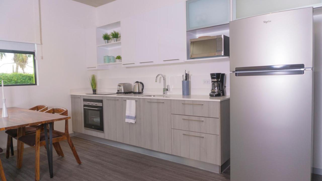 Bee Suites Santa Ana Esterno foto