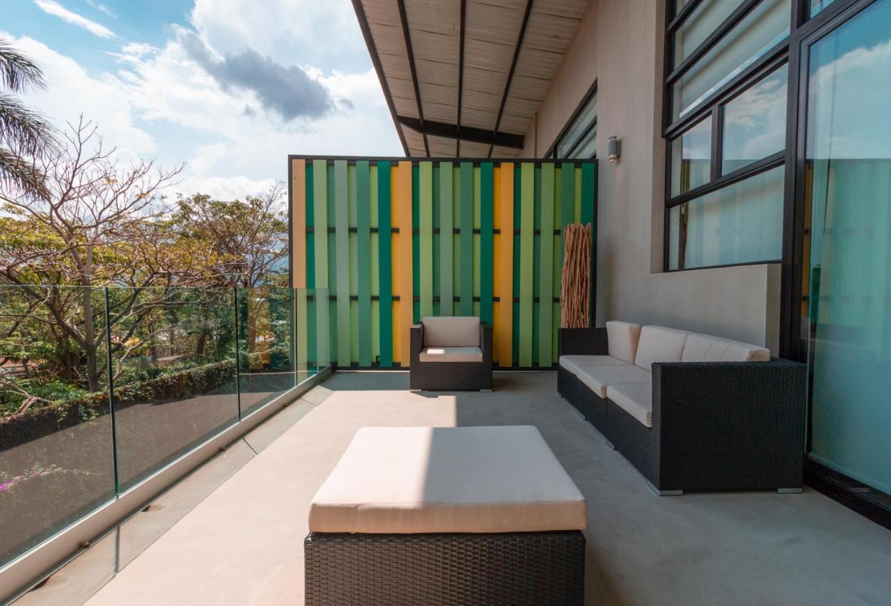 Bee Suites Santa Ana Esterno foto