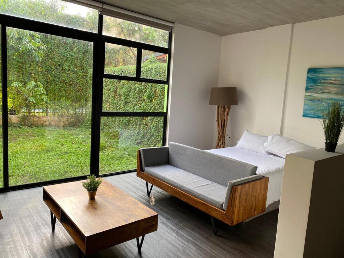 Bee Suites Santa Ana Esterno foto