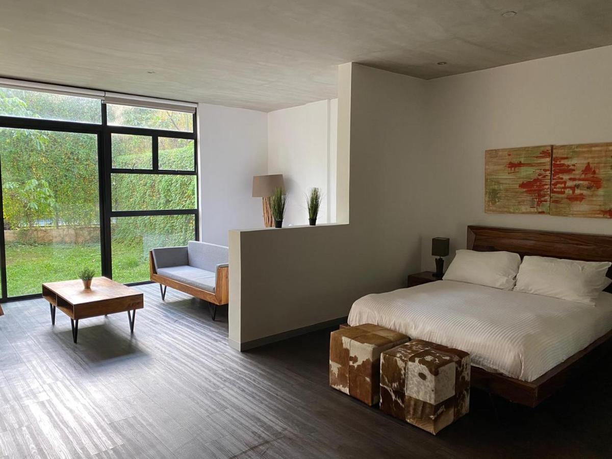 Bee Suites Santa Ana Esterno foto