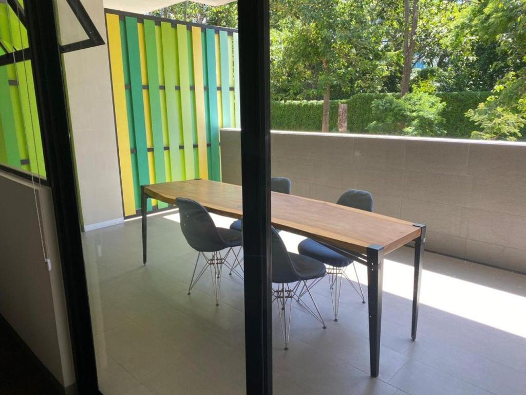 Bee Suites Santa Ana Esterno foto