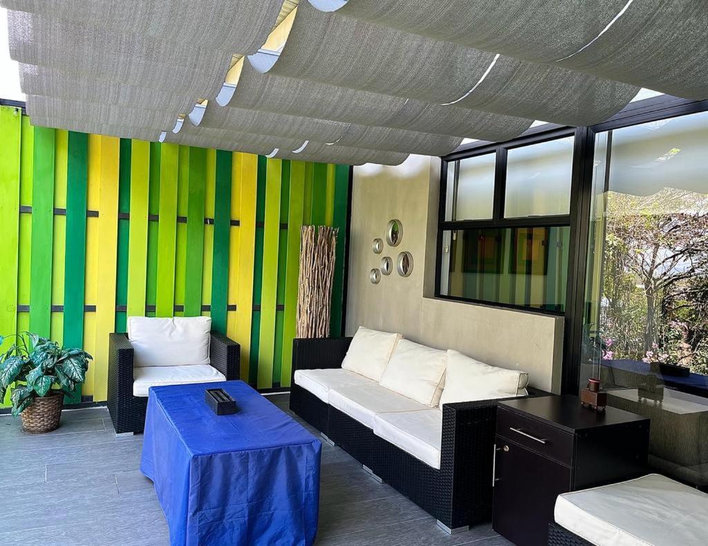 Bee Suites Santa Ana Esterno foto