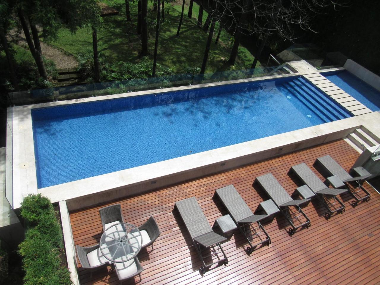 Bee Suites Santa Ana Esterno foto