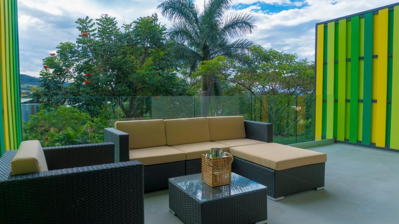 Bee Suites Santa Ana Esterno foto