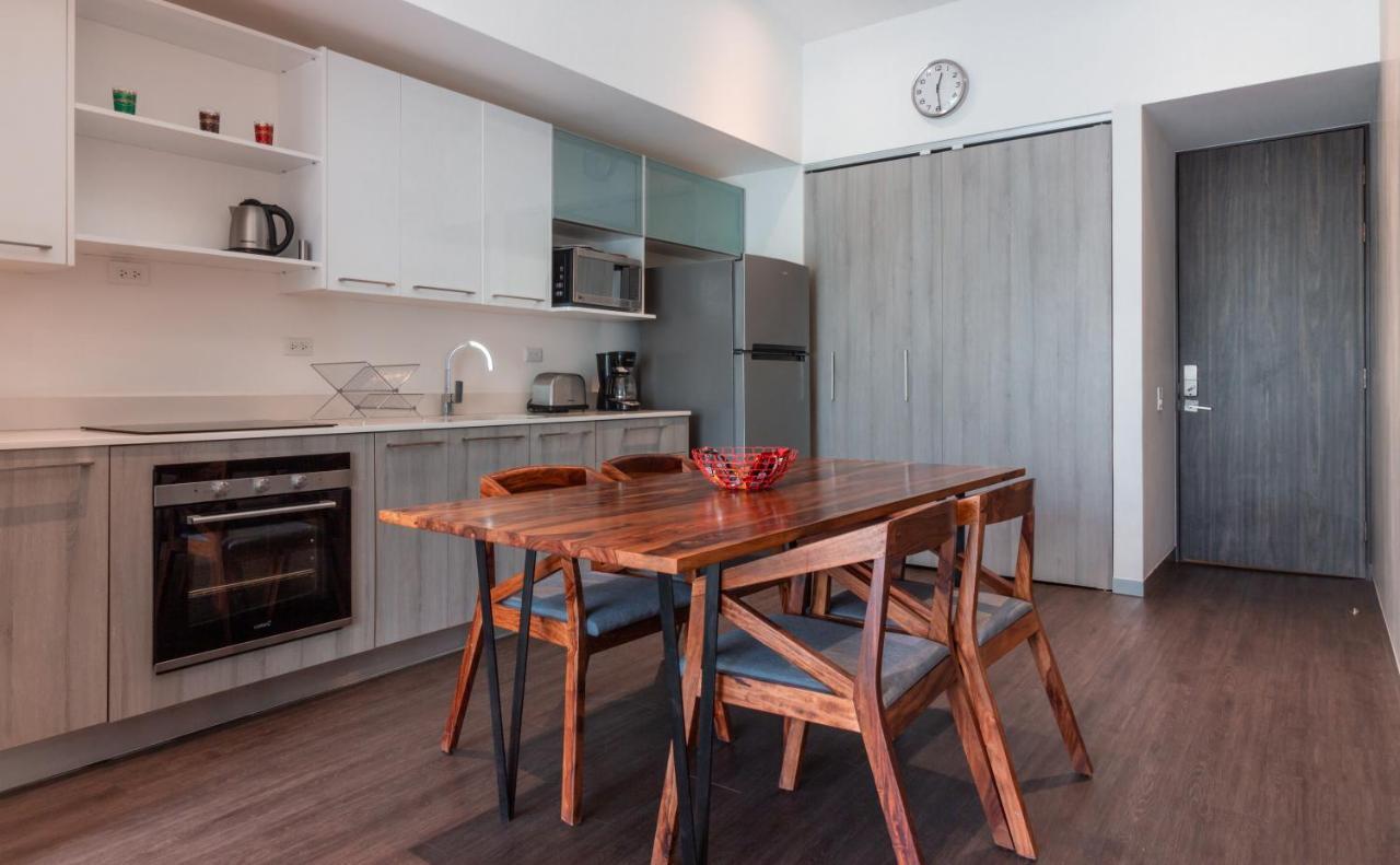 Bee Suites Santa Ana Esterno foto