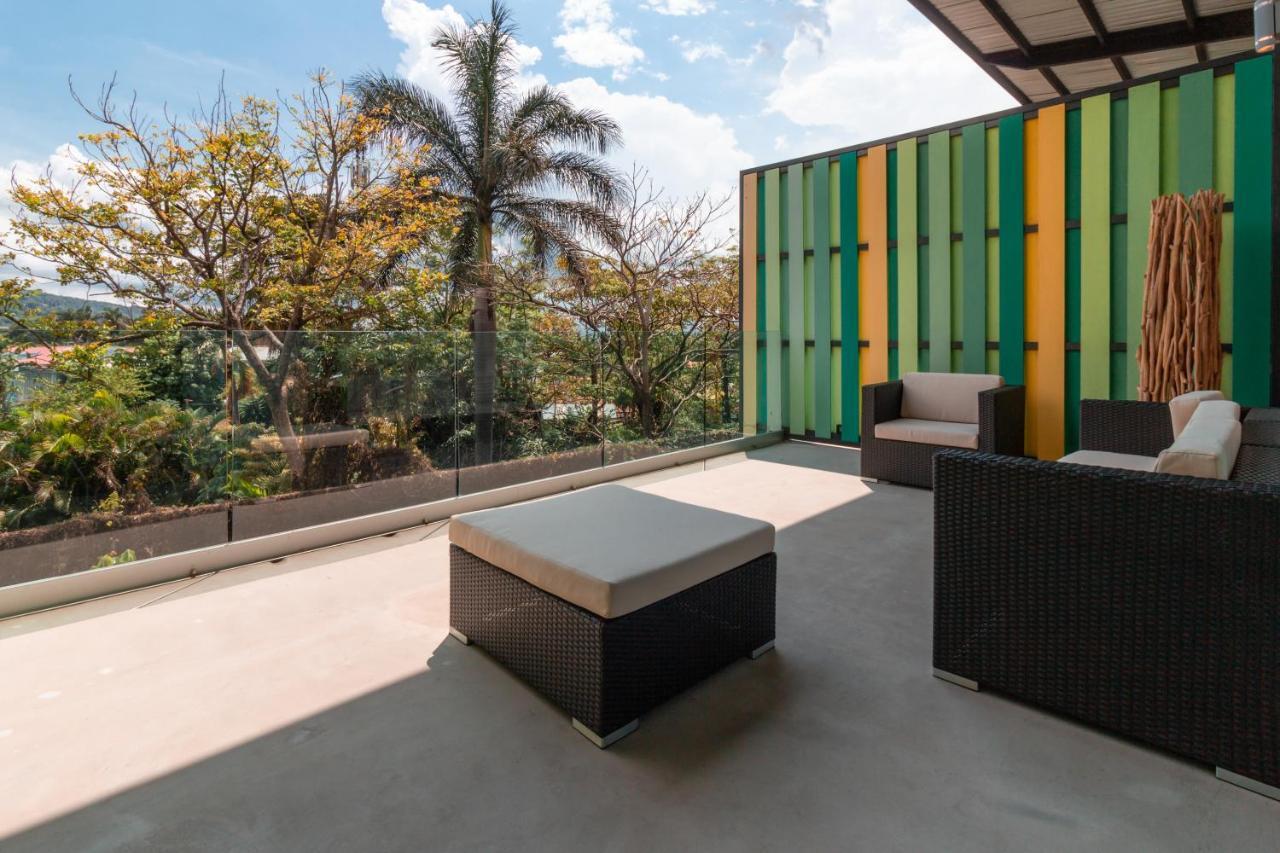 Bee Suites Santa Ana Esterno foto